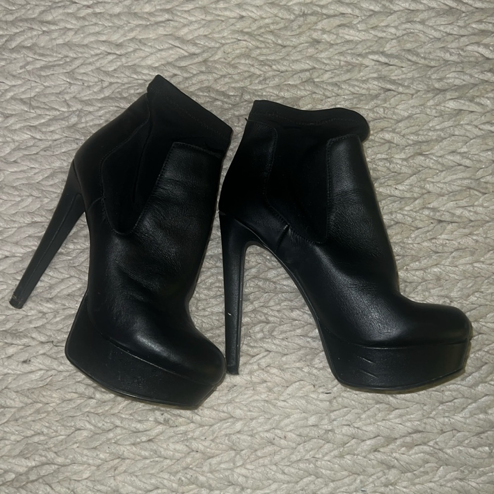 STEVE MADDEN 6 IN ANKLE BOOTIES